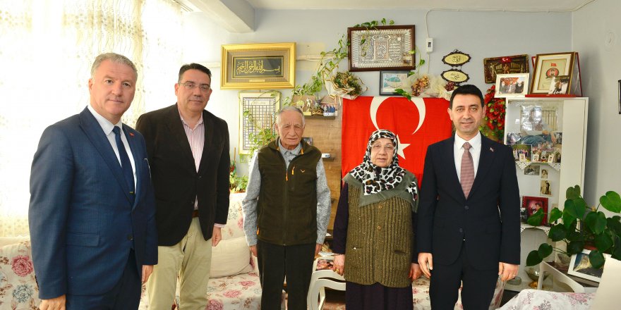 CHP BAYRAKLI ADAYI ÖNAL ŞEHİT AİLELERİNİ ZİYARET ETTİ