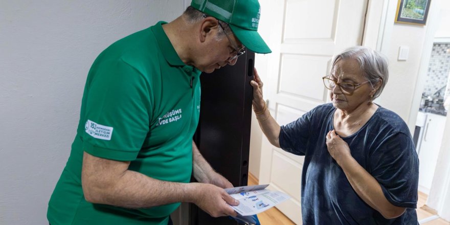 CEMİL TUGAY POŞET DAĞITTI