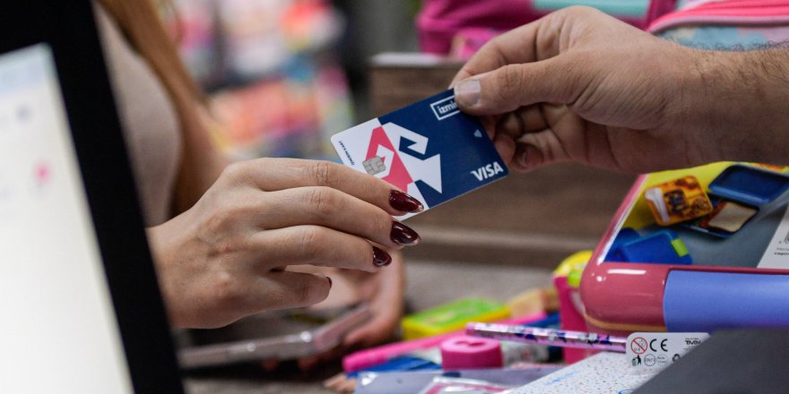 İZMİR BÜYÜKŞEHİR'DEN ÖĞRENCİLERE KIRTASİYE DESTEĞİ