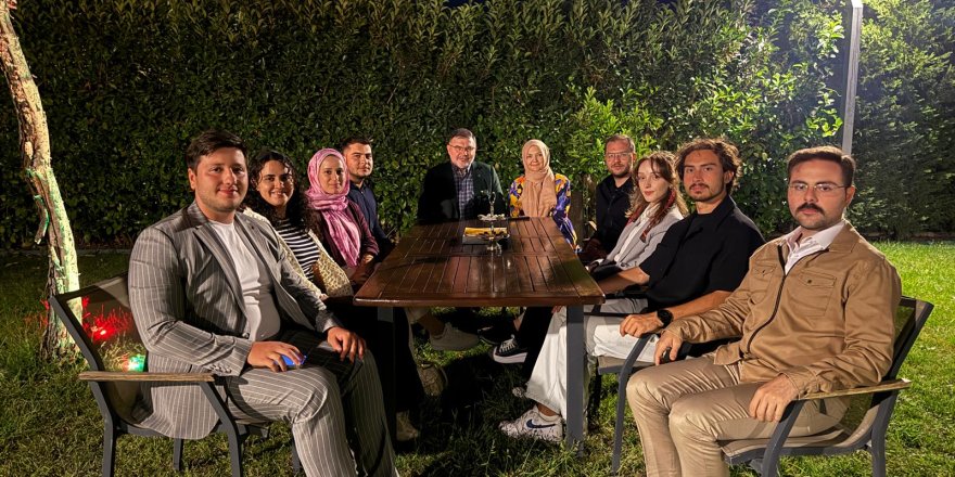 AK PARTİ İZMİR İL BAŞKANI BİLAL SAYGILI ÜNİVERSİTE ÖĞRENCİLERİNİ EVİNDE AĞIRLADI