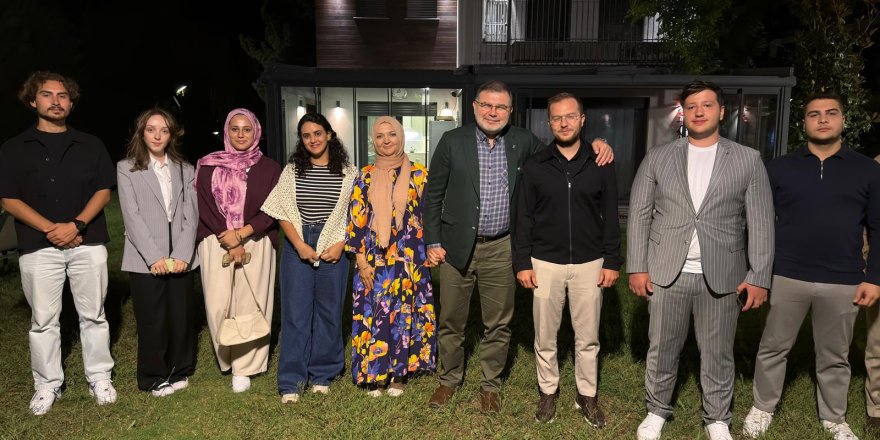 AK PARTİ İZMİR İL BAŞKANI BİLAL SAYGILI ÜNİVERSİTE ÖĞRENCİLERİNİ EVİNDE AĞIRLADI