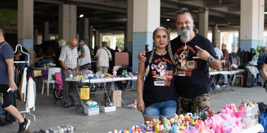 İZMİR'DE İKİNCİ EL PAZARI YÜZLERİ GÜLDÜRDÜ