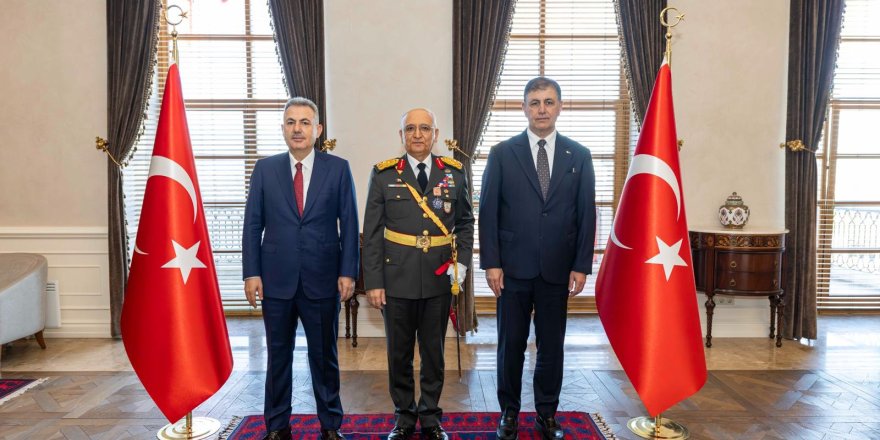 CEMİL TUGAY 'KİMSE BU ÜLKEYİ DEMOKRASİDEN UZAKLAŞTIRMAYA KALKMASIN' DEDİ