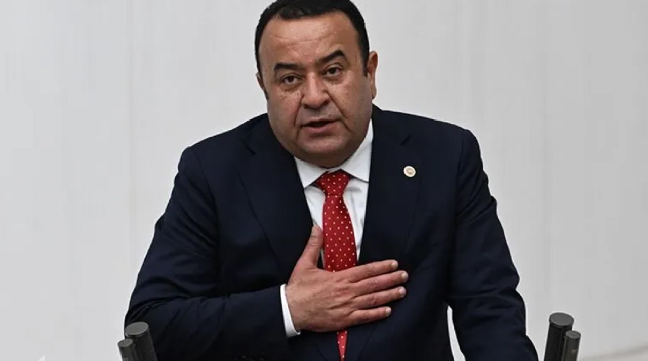 CHP Ankara Milletvekili Adnan Beker partisinden istifa etti