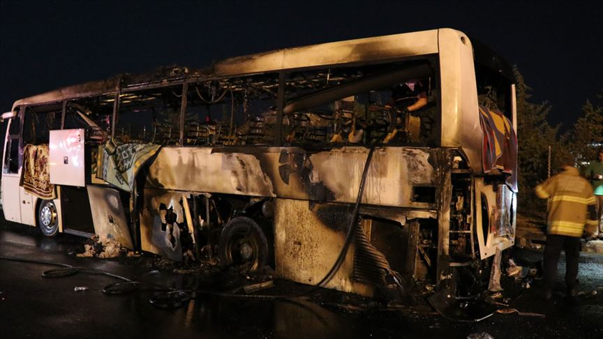 İzmir'de seyir halindeki otobüste yangın çıktı