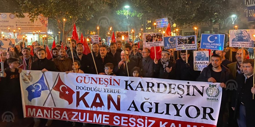 İZMİR'DE 'ÇİN' PROTESTOSU