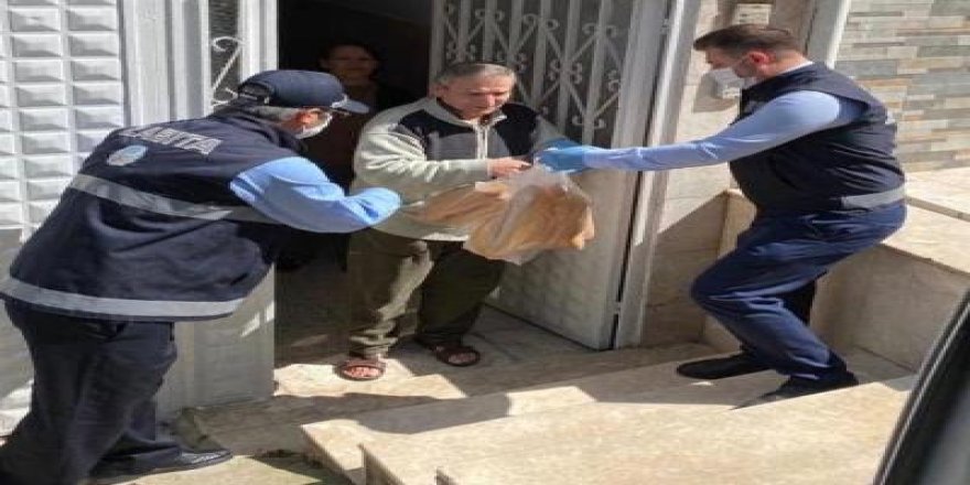 İZMİR BÜYÜKŞEHİR EVLERE EKMEK DAĞITIYOR...YARIN DA DAĞITACAK...