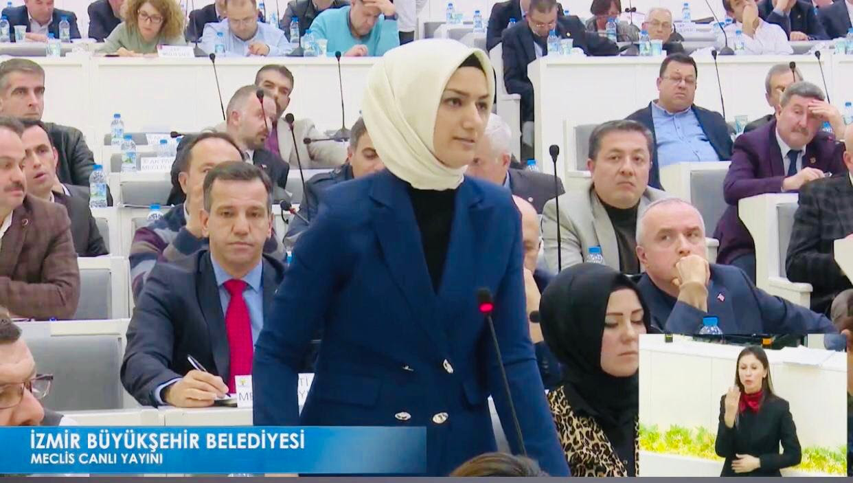 AK PARTİ İZMİR KADIN KOLLARI'NDAN SOYER'E 'SIĞINMA EVLERİ' TEPKİSİ