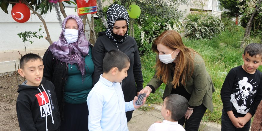 FATMA BAŞKAN 23 NİSAN'DA DOĞAN YUNUS EFE'YE SÜRPRİZ YAPTI