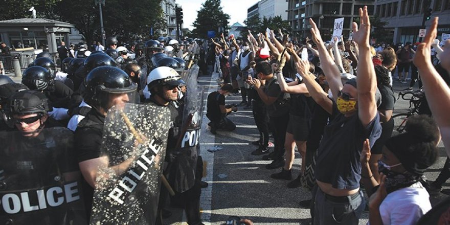 AMERİKA AYAKTA...40 KENTTE SOKAĞA ÇIKMAK YASAKLANDI