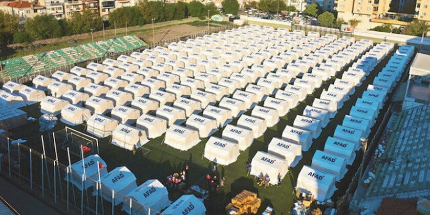 6 BİN İZMİRLİ ÇADIRLARDA KALIYOR