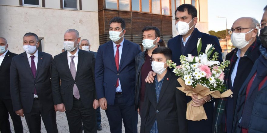 ÇEVRE VE ŞEHİRCİLİK BAKANI KURUM MENEMEN'İ ZİYARET ETTİ