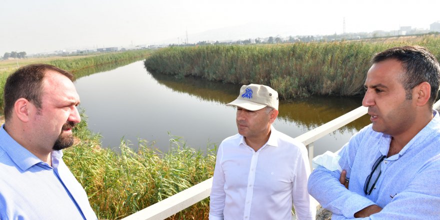 YAZ BİTTİ...ÇİĞLİ BELEDİYESİ:'BAŞKAN GÜMRÜKÇÜ KOKU İÇİN SAHAYA İNDİ'