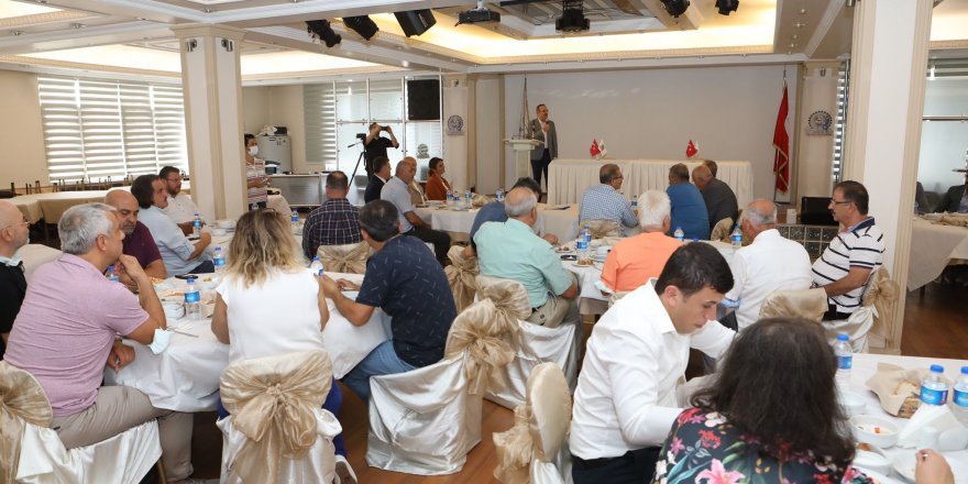 AK PARTİ İZMİR'DEN KURU FASULYELİ-PİLAVLI' ESNAF BULUŞMASI