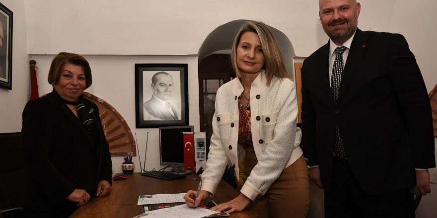 MENEMEN'İN AK PARTİLİ BAŞKAN VEKİLİ ATATÜRKÇÜ DÜŞÜNCE DERNEĞİ'NE ÜYE OLDU