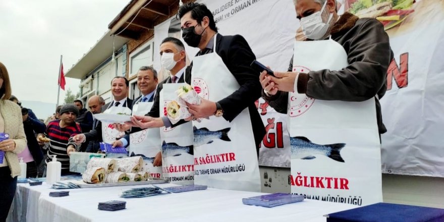 İZMİR'DE 'BALIK SAĞLIKTIR' ETKİNLİĞİ