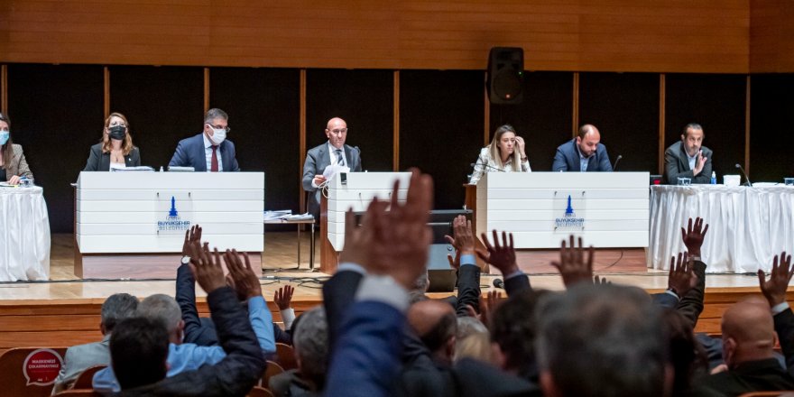 İZMİR BÜYÜKŞEHİR'DE ELLER 12.5 MİLYAR LİRALIK BÜTÇE İÇİN KALKTI