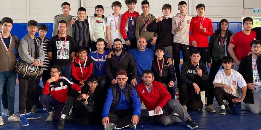 BAYRAKLILI GÜREŞÇİLER İZMİR ŞAMPİYONU OLDU