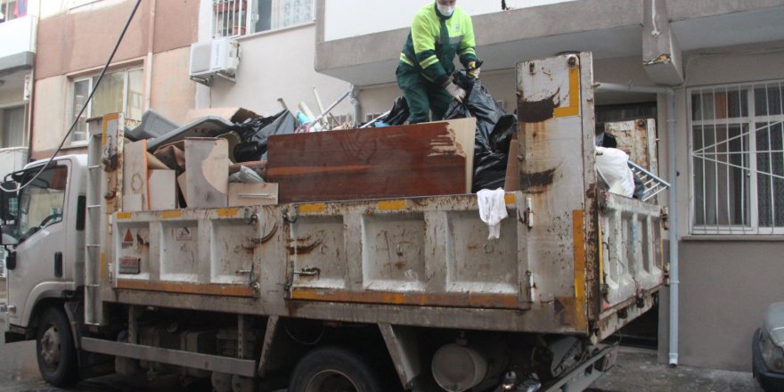 KONAK'TA ÇÖP OPERASYONU..TAM 12 TON..