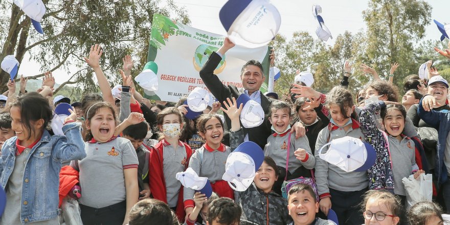 ALİAĞA'DA ÖĞRENCİLER ORMANLARINI TEMİZLEDİ