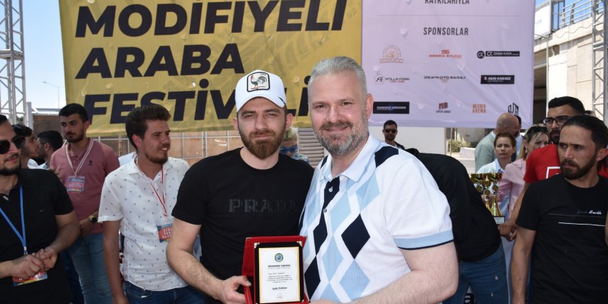 MODİFİYELİ ARAÇ TUTKUNLARI MENEMEN’DE BULUŞTU