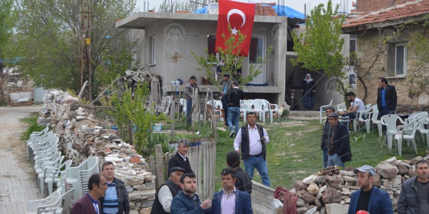 HAKKARİ ŞEHİDİ...BAYRAK EVİNDEN BÜYÜK..ACI HABER AİLESİNE ULAŞTI