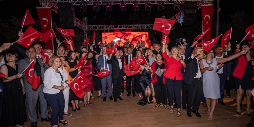 SOYER ÇİFTİ EV SAHİPLİĞİ YAPTI KATILANLAR GÖNÜLLERİNCE EĞLENDİ