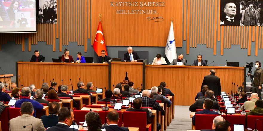 İZMİR BÜYÜKŞEHİR'DEN DEPREMZEDE ÇİFTÇİLERE YEM DESTEĞİ