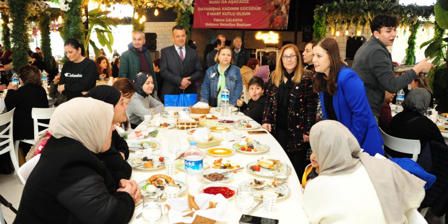 BALÇOVA'DA DEPREMZEDE KADINLARLA DAYANIŞMA KAHVALTISI