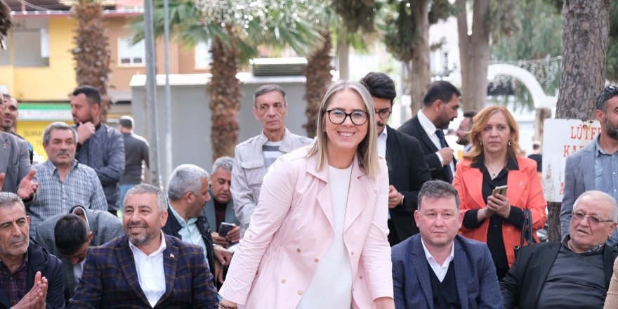AK PARTİLİ CEYDA BÖLÜNMEZ KEMALPAŞA VE BORNOVA'DA SEÇMENLERLE BULUŞTU