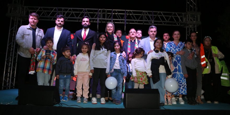 AK PARTİLİ İNAN 23 NİSAN'I KARŞIYAKA'DA KUTLADI