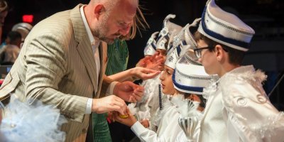 MENEMEN BELEDİYESİ BU SEFER DE ŞARKICI ALTAY'I KONUK ETTİ