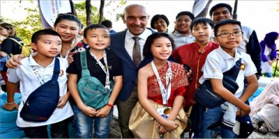 BAŞKANLIK KONUTU'NUN KAPILARI ÖNCE GENÇ MUCİTLERE AÇILDI