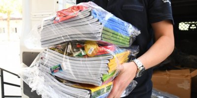 TORBALI'DA ÖĞRENCİLERE KIRTASİYE DESTEĞİ