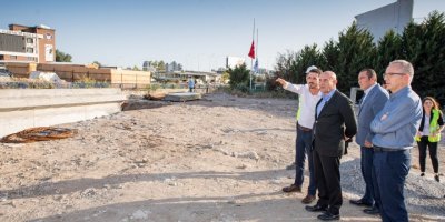 ÇİĞLİ'DE TRAFİĞİ RAHATLATACAK KÖPRÜDE SONA GELİNDİ