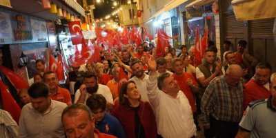 ÇEŞME'DE CUMHURİYET KORTEJİ