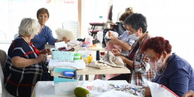 BAYRAKLI'DA KADINLAR KURSLARI SEVDİ