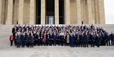 MİLLİ EĞİTİM BAKANI TEKİN, 81 İLDEN GELEN ÖĞRETMENLERLE ANITKABİR' İ ZİYARET ETTİ