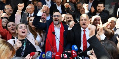 İZMİR'İN YENİ BELEDİYE BAŞKANI GİBİ.  BUĞRA GÖKÇE MESAİYE BAŞLADI