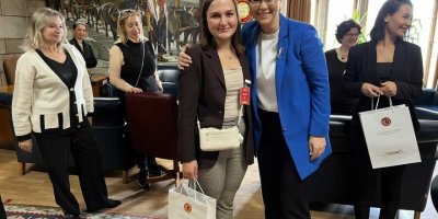 AK PARTİ İZMİR MİLLETVEKİLİ ÇANKIRI'DAN ANKARALI GAZETECİLERE KAHVE SETİ