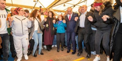 TUNÇ İLE NEPTÜN SOYER HALAY TEPTİ