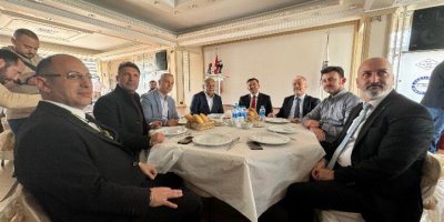 HAMZA DAĞ İŞÇİLERLE KURU FASULYEYE KAŞIK SALLADI