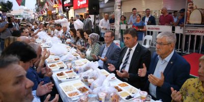 KARŞIYAKA ÇARŞISI'NDA 6 BİN KİŞİ İFTAR YAPTI