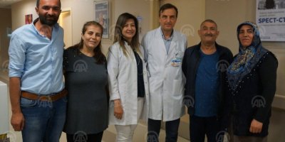 BİRBİRLERİNİN EŞLERİNE BÖBREK NAKLİYLE HAYAT VERDİLER