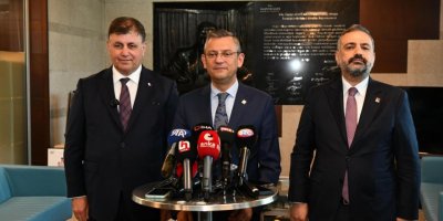 ÖZGÜR ÖZEL İZMİR'DE İŞE HAMZA DAĞ'I ELEŞTİRMEKLE BAŞLADI