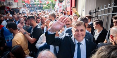 CENGİZ HOLDİNG'E KARŞIYAKALININ EN DEĞERLİ ARSASINI SATAN, EMEKÇİSİNE MAAŞ VERMEYEN CEMİL TUGAY İLKELERİNİ AÇIKLADI