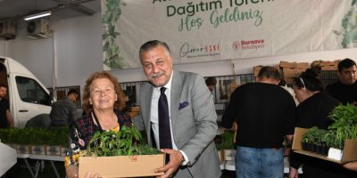 BORNOVA BELEDİYESİ 500 BİN FİDE DAĞITIYOR. BORNOVALILAR 'FİDELERİ NEREYE EKECEĞİZ'DİYE SORUYOR