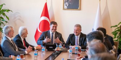 CEMİL TUGAY: 'İZMİR'İN PLANLAMASINI İZMİRLİ MİMARLAR YAPACAK'