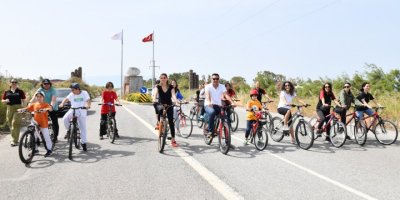 ÇİĞLİLİ BİSİKLETSEVERLER 19 MAYIS İÇİN PEDAL ÇEVİRDİ