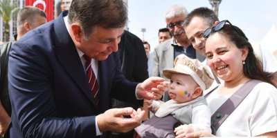 ANNE KARTI İLE İZMİRLİ KADINLARA ULAŞIM DESTEĞİ